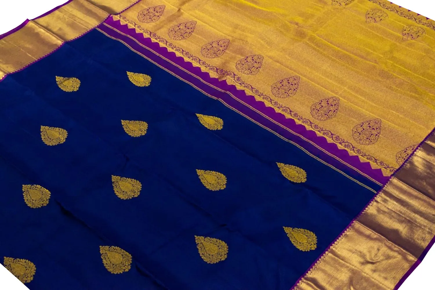 Elegant Blue Kanjiwaram Pure Silk Saree: Pure Luxury Woven