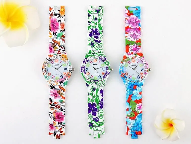 Women's Watches Luxury Brand Casual Quartz Watch Women Dress Wristwatch Female Flower Alloy Case